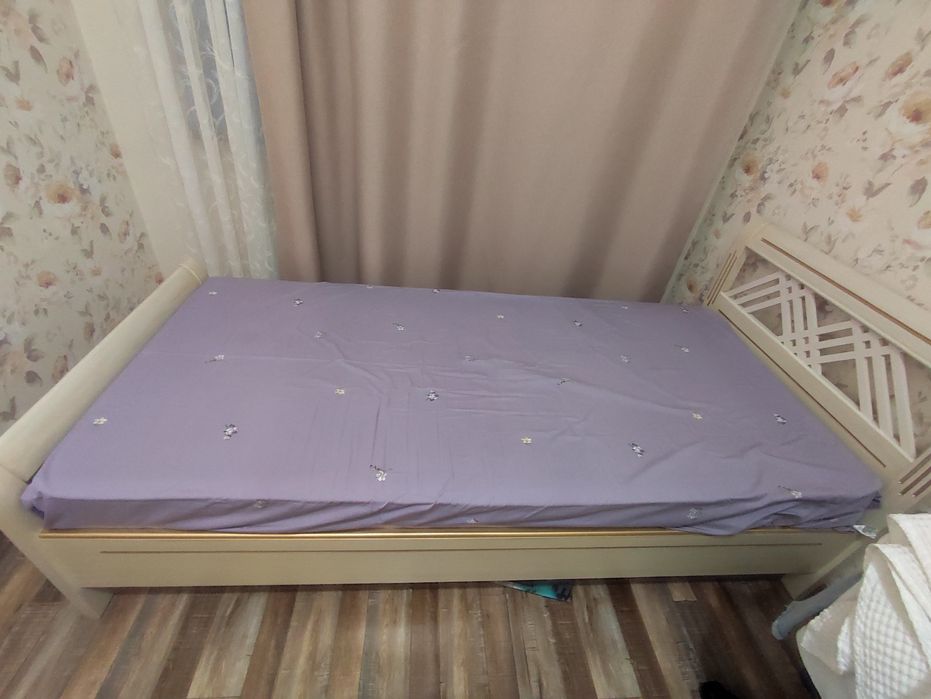 Продается односпальная кровать с новым ортопедическим матрасом
