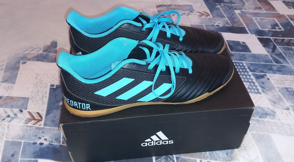 Adidași fotbal/sală nr 46
