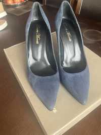 елегантни сини велурени обувки на ток