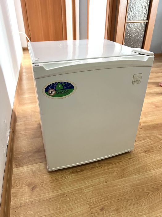 Продам Холодильник 2 шт