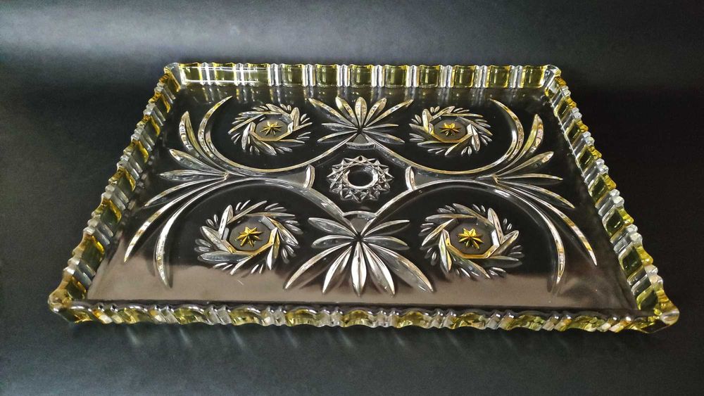 Масивен кристален поднос