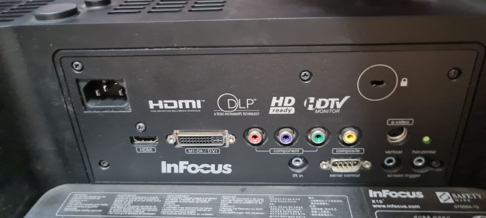 Videoproiector DLP InFocus x10 P820 - oferta