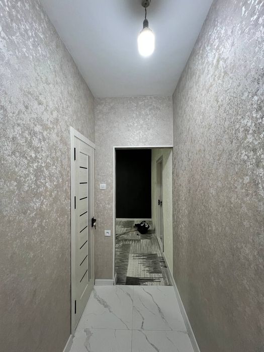 Продам 2х комнатную кварииру переделанная на 3.  Яшнаьадский район 5эт