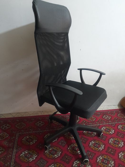 Продаются офисное  кресло в рабочем состоянии.