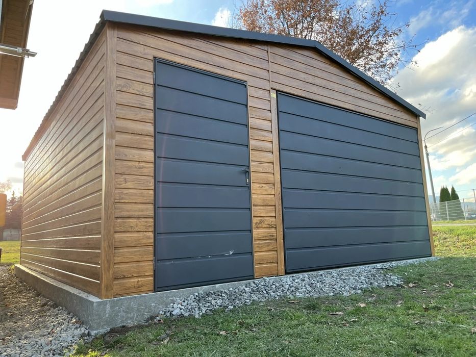 Realizăm garaje din panouri Sandwich termoizolate