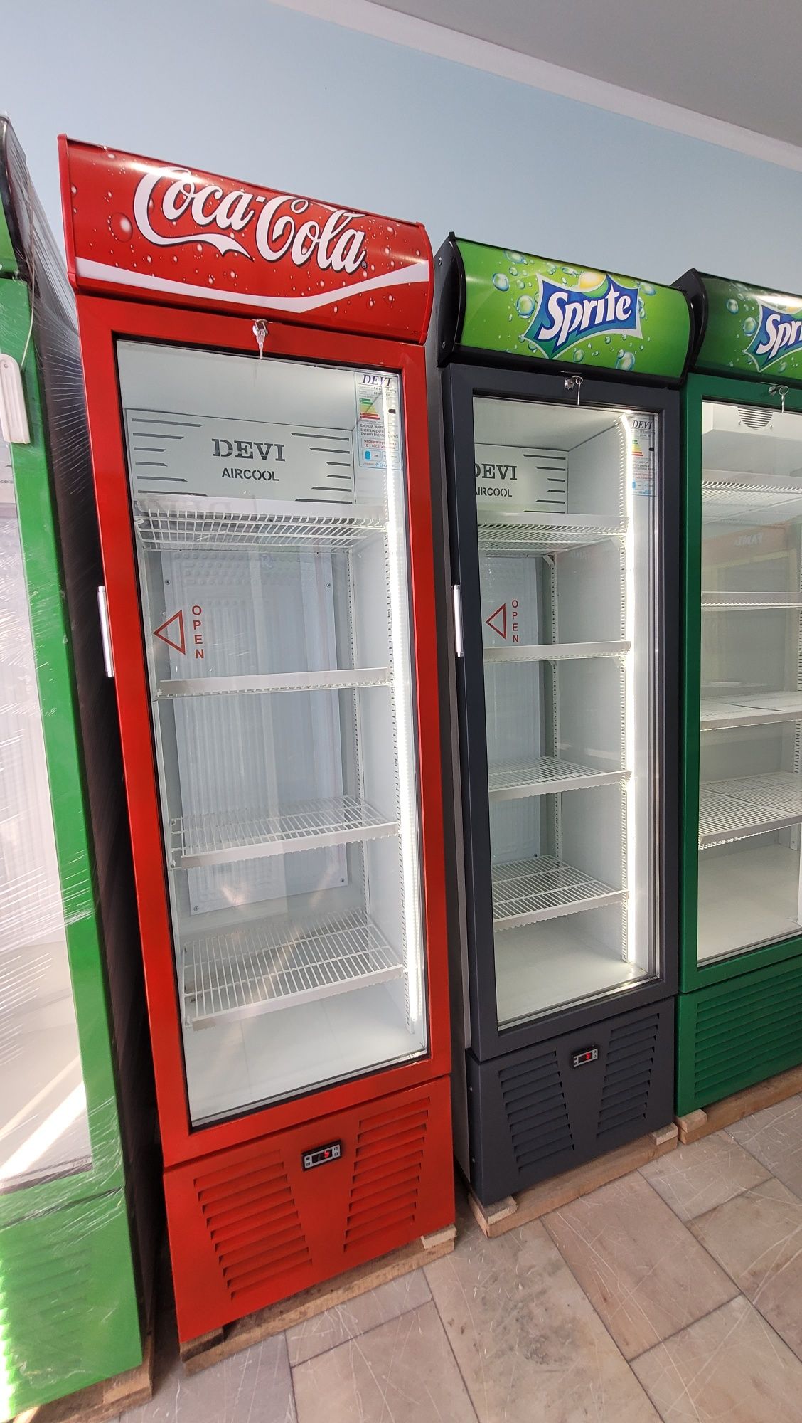Новые заводской витринные холодильники DEVI  в Андижане.