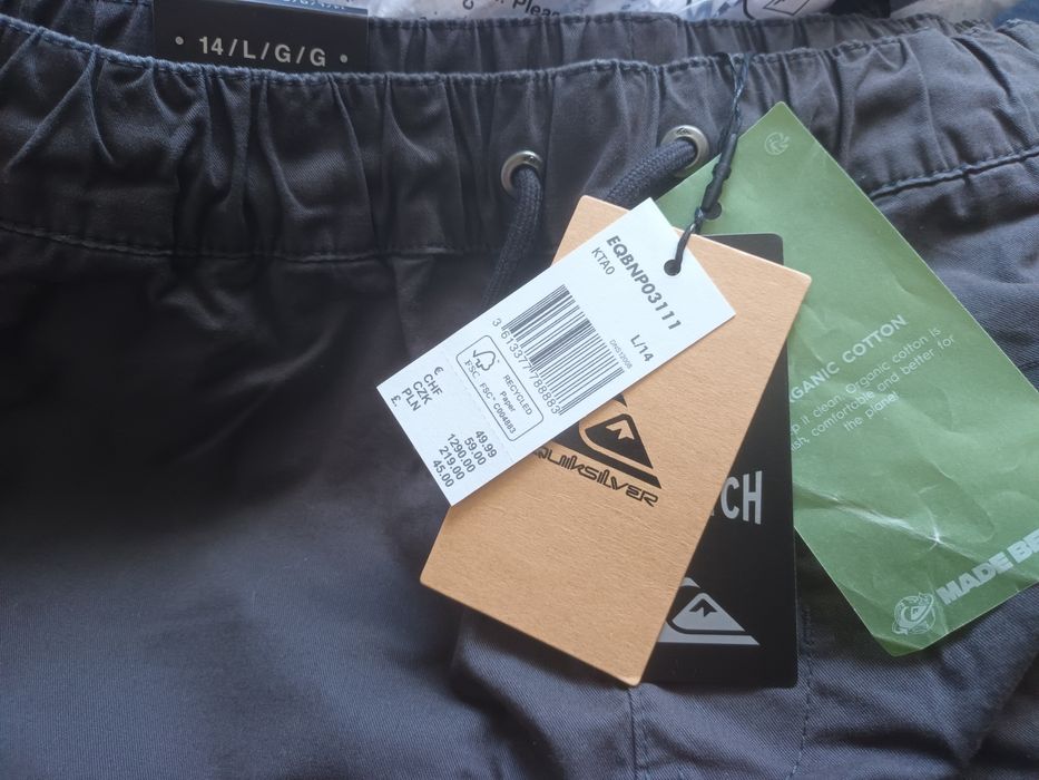 Vând pantaloni quiksilver