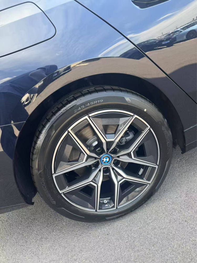 BMW I5 40I найт спорт