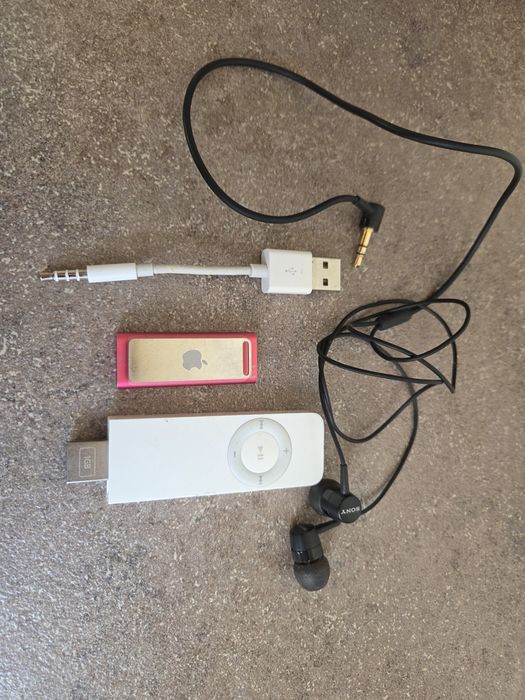 Ipod Apple Clasic de colectie. Cablu alimentare jack ,casti Sony.