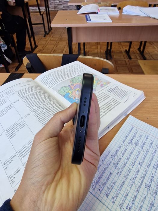 Айфон 15 почти новый