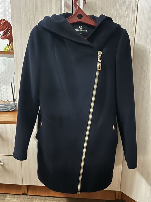 Продам пальто цена 5000