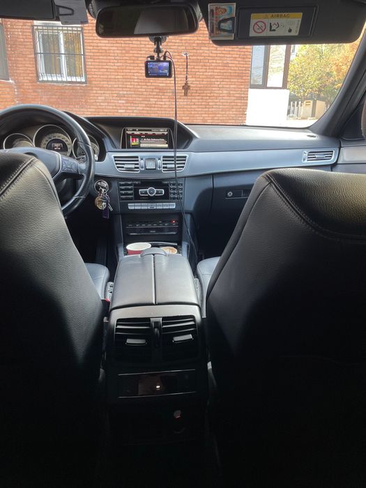 Vând Mercedes E Class 2.2