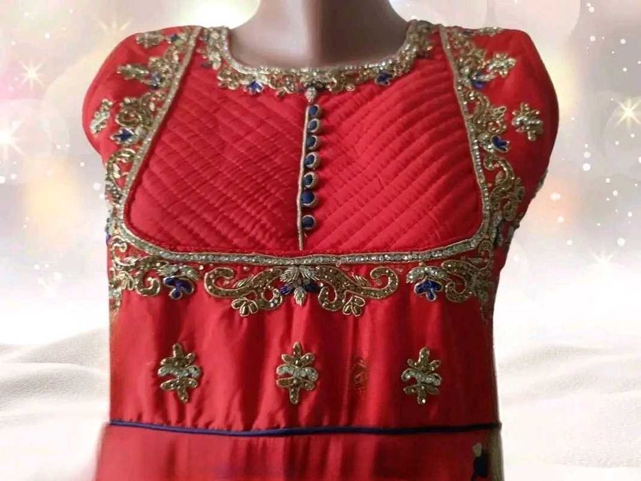 Rochie roșie, orientală , S