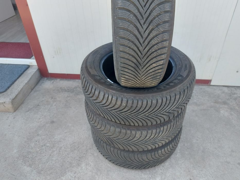 125 lei bucata! Set anvelope M+S/IARNA 205 60 16 Michelin