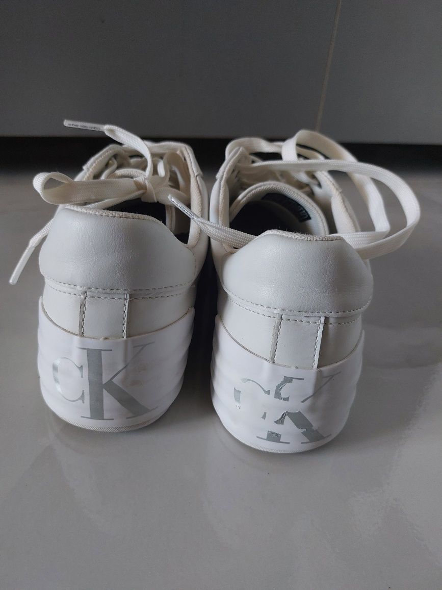 Pantofi de piele