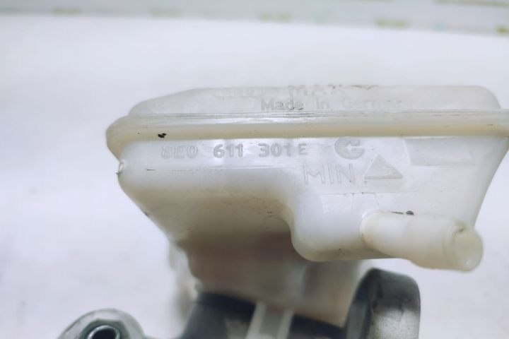 Pompa frana servofrana 8e0611301e Audi A4 B6  [din 2000 pana  2005] seria
