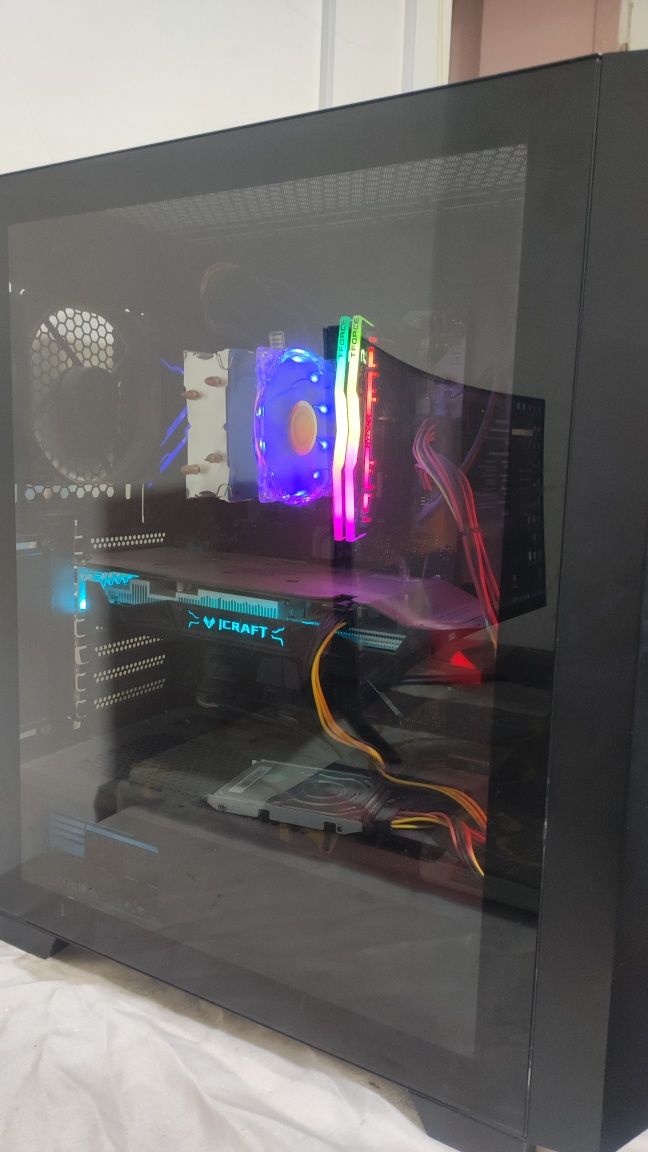 Komputer i5-10400F Manitor 30. Curvet 100 mhz
