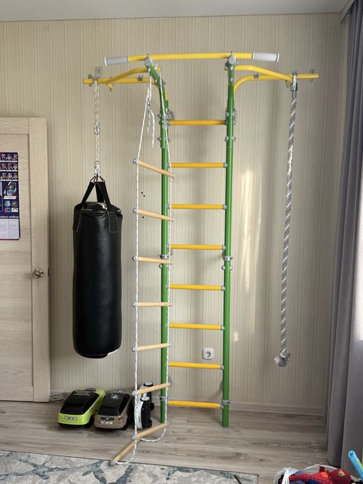 Шведская стенка в отличном  состоянии