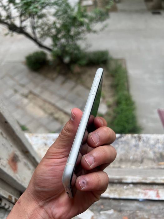 iPhone 11 64 GB yaxshi xolatda