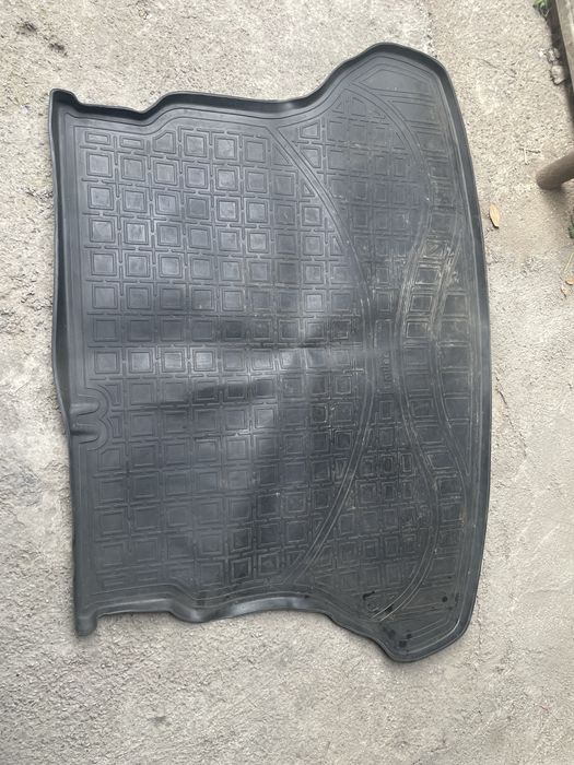 Продам коврик богажника hyundai accent