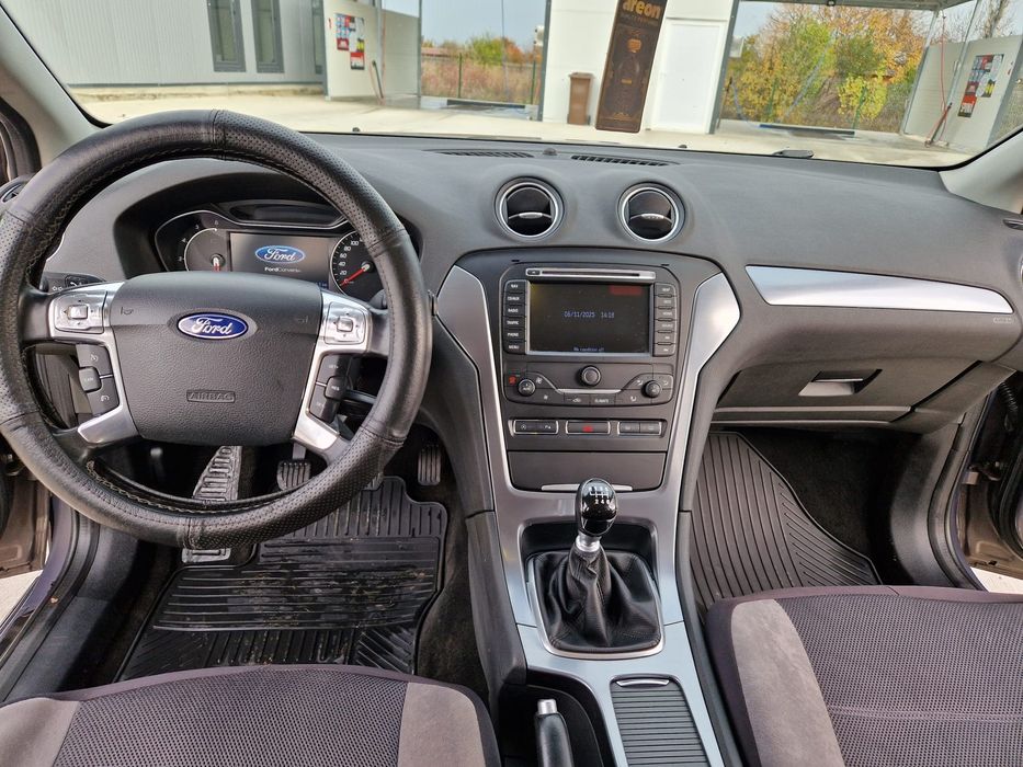 Vând Ford mondeo