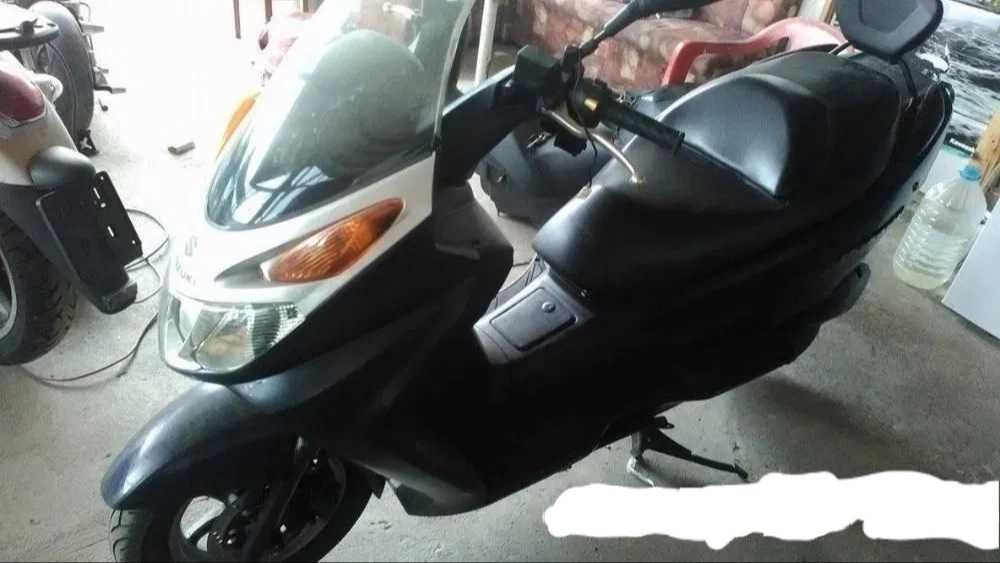 продавам Suzuki burgman 125 150 на части