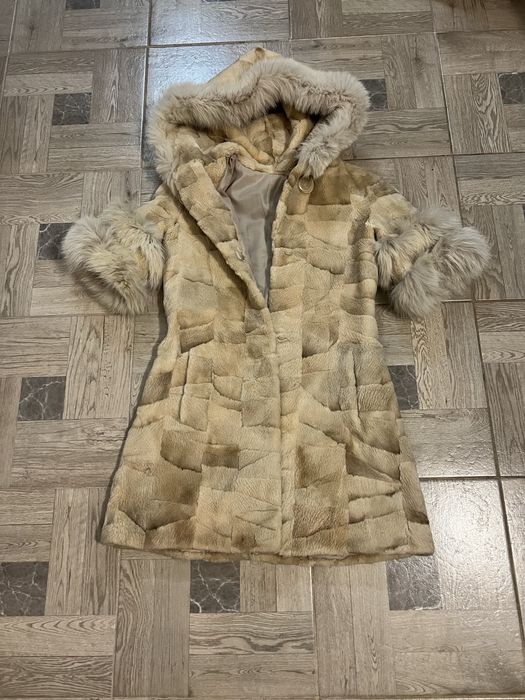 Haină de blană naturală-nouă