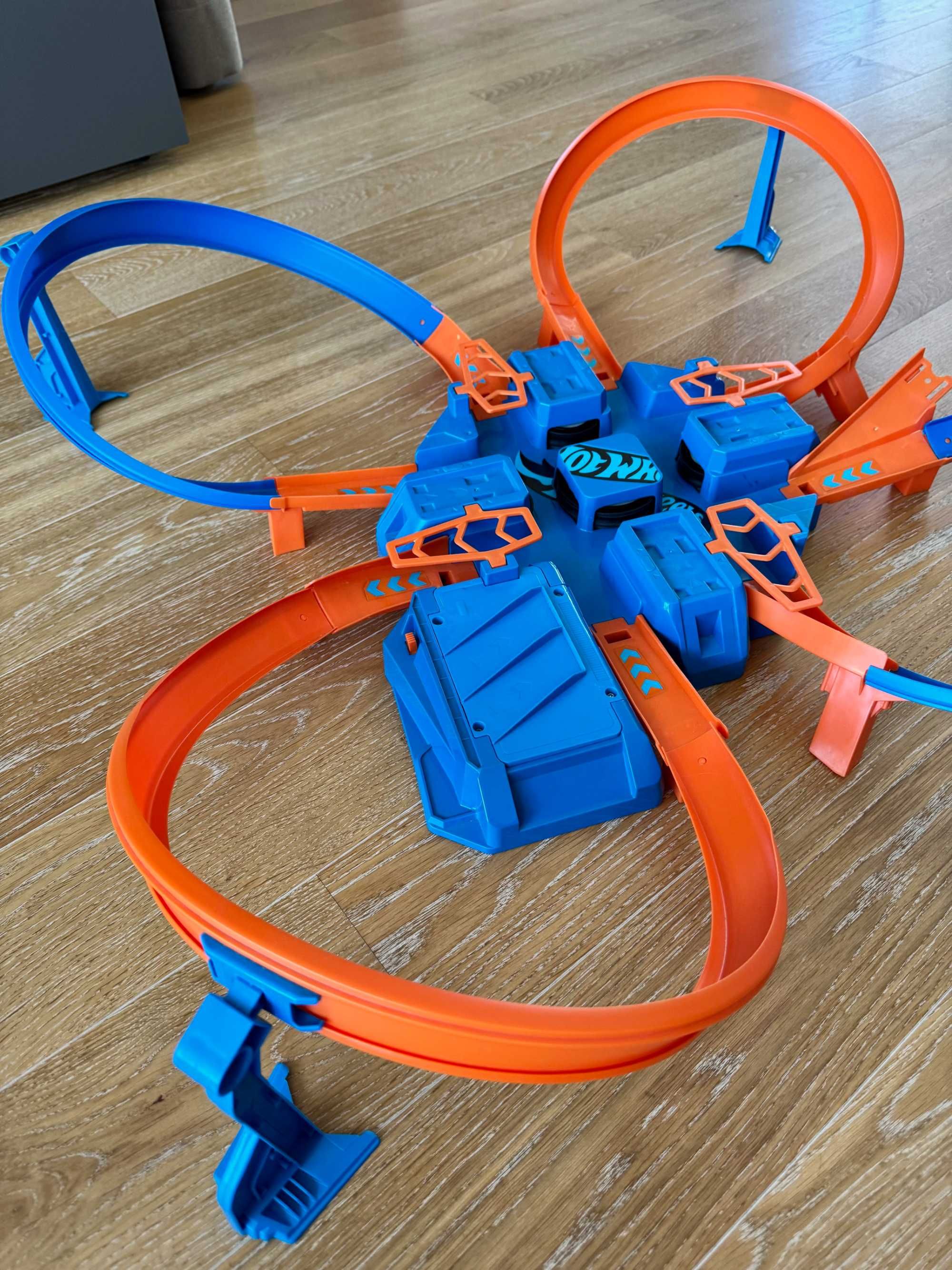 Hot Wheels писта, Criss Cross Crash