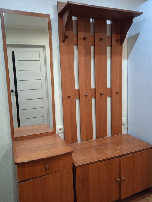 Продам прихожую б/у