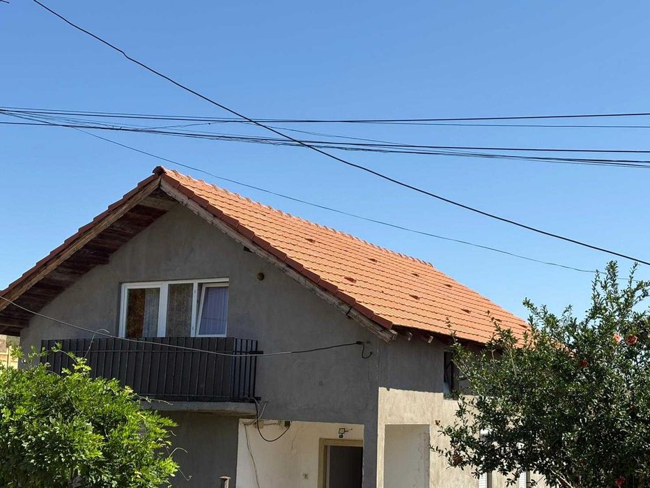 CURĂȚENIE LA ÎNĂLȚIME –Salam Acoperișuri, Curti si Panouri Solare.