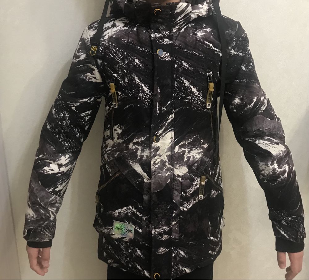 Продам  зимнюю куртку для мальчика 10-11лет