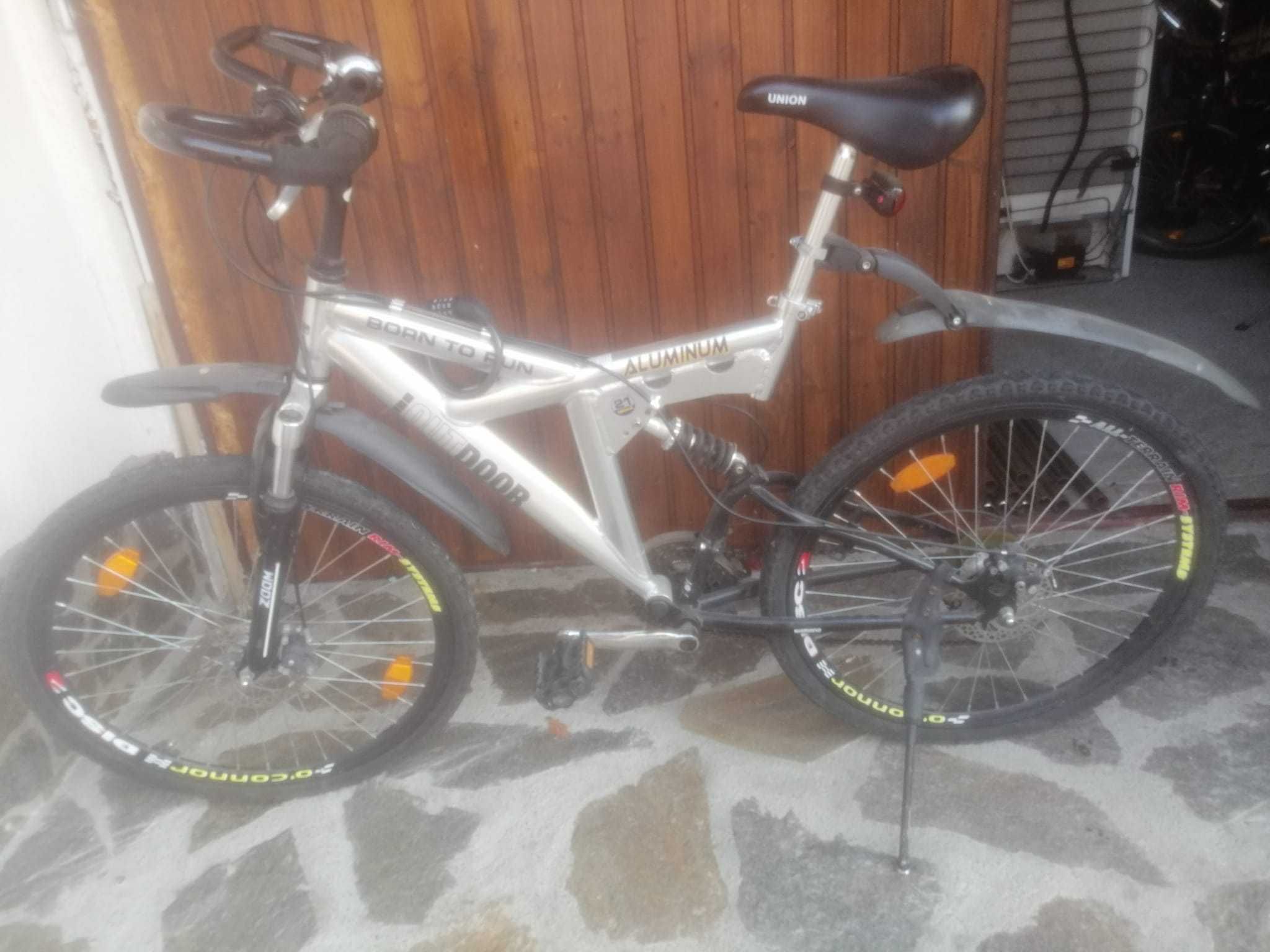 Bicicleta suspensie dubla, cadru aluminiu, frane pe disc, jante duble