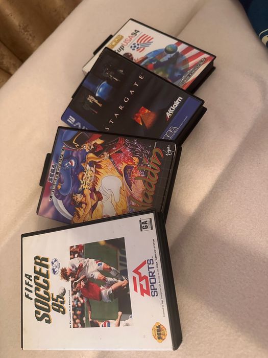 Sega Mega Drive II original + 2 controllere + 3 jocuri originale