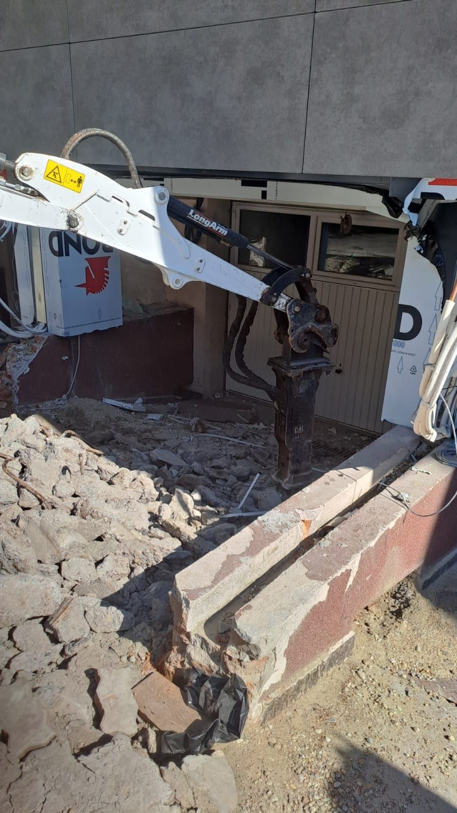 Închiriez reducere 50% miniexcavator bobcat picon buldoexcavator fosa