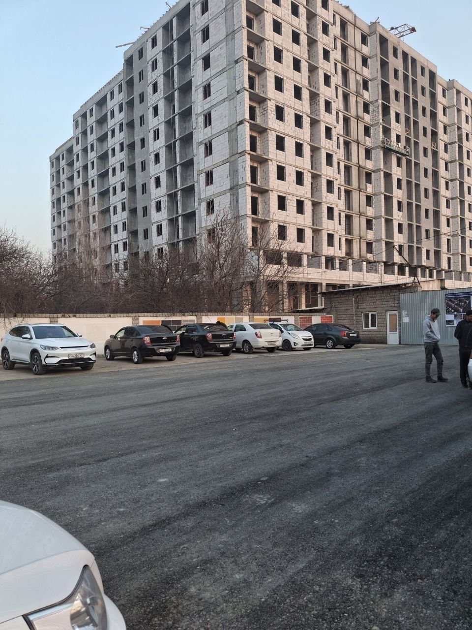 Dom sotiladi bez kredit karopka xolatda