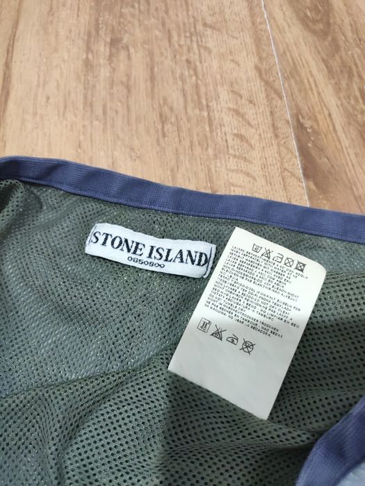 Pantaloni scurți Stone Island mărimea 50 (L)