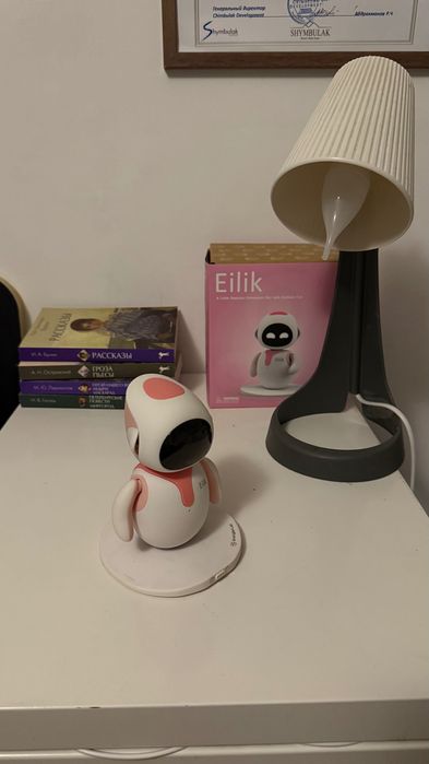 Робот Eilik  в отличном состоянии