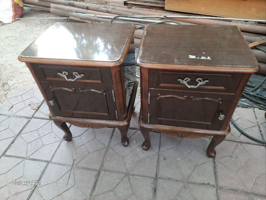Продаются румынский прикроватные тумбы