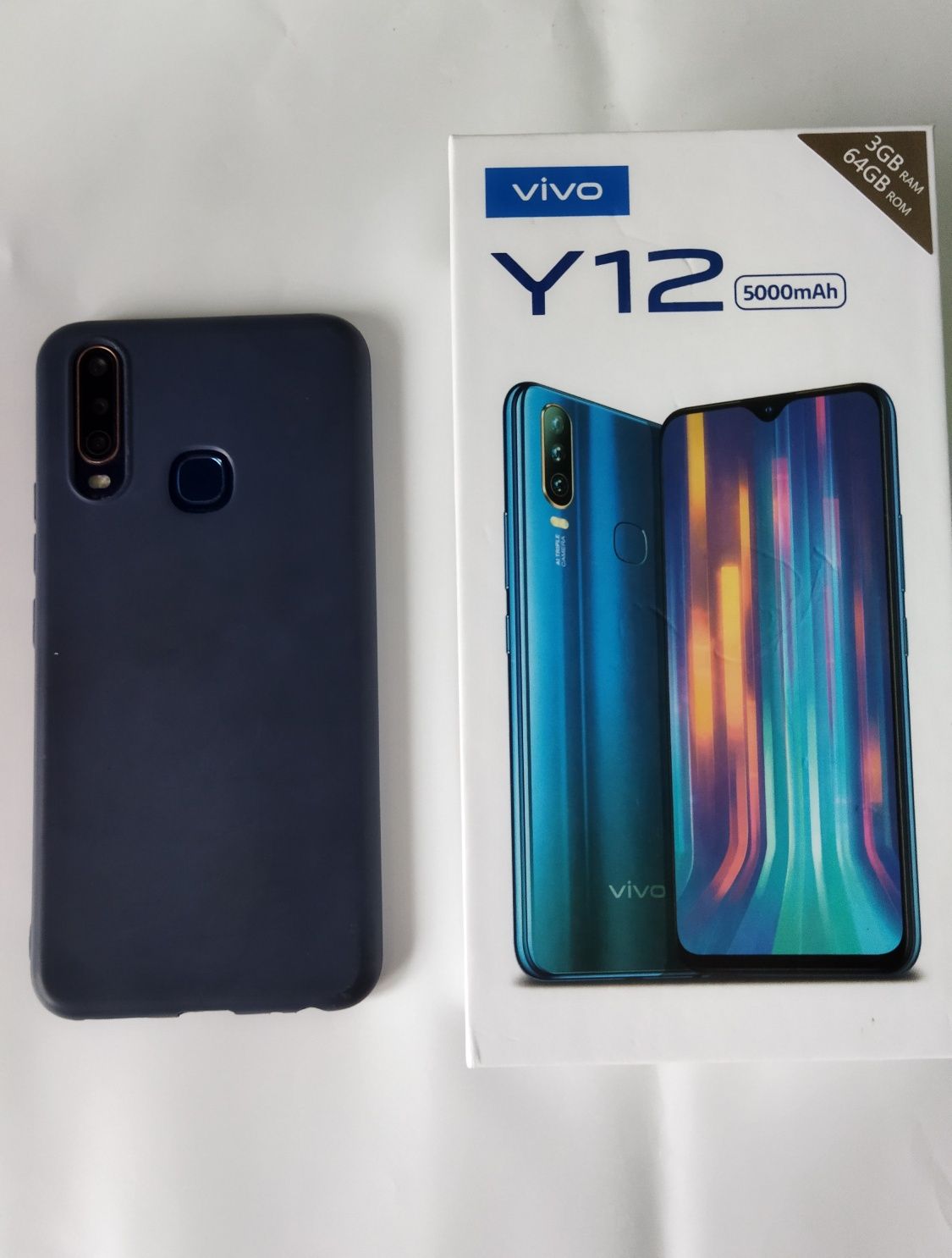 Продам сотовый телефон VIVO Y12