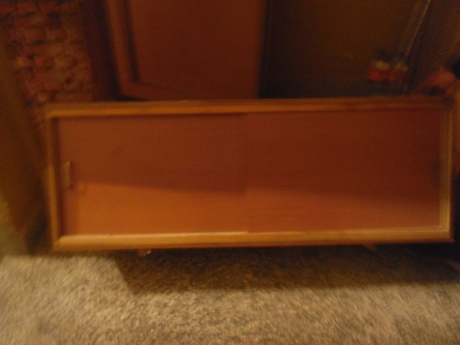 Дървена разтегателна маса  и шкафче за обувки