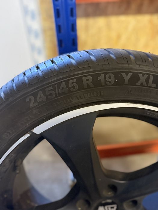 De vanzare  4 Jante pe 19 + cauciucuri semperit vara 245/45R19