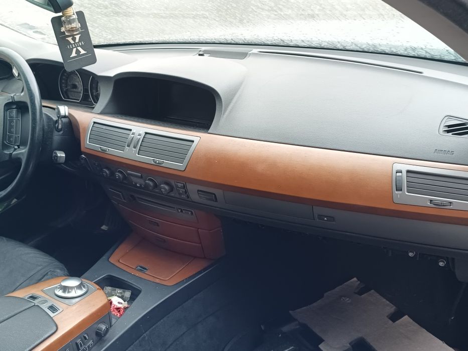 BMW.   e65  740i