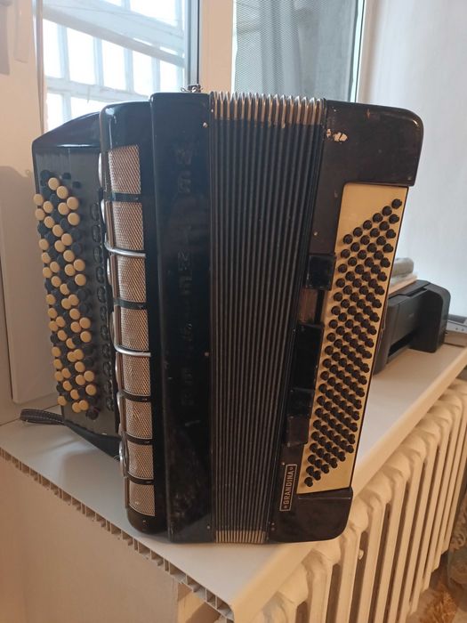 Баян сатылады жағдайы жаксы