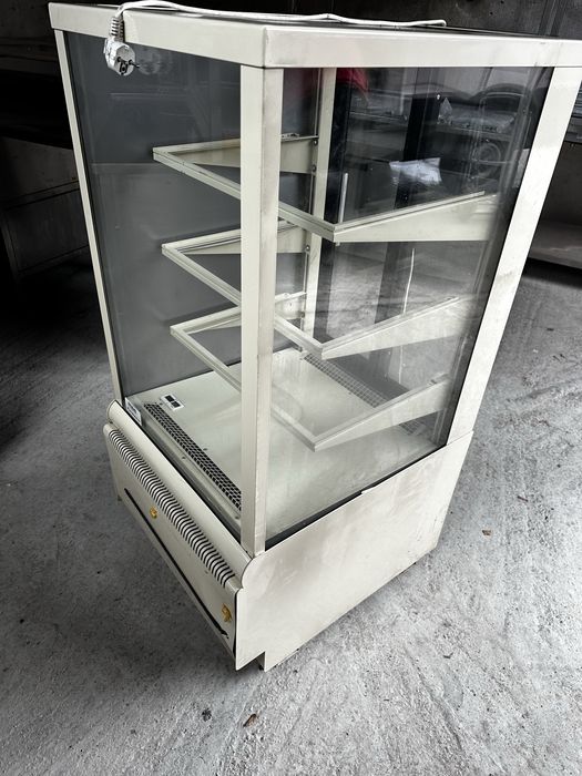 Хладиллна витрина сладкарска