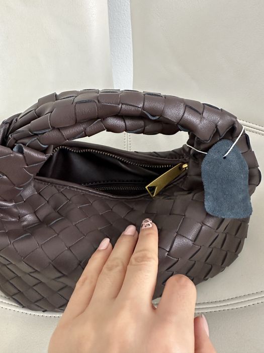 Чанта по модел на Bottega Veneta