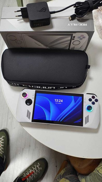 Consola ROG Ally Z1 Extreme 16GB 1TB SSD + Accesorii - In Garantie