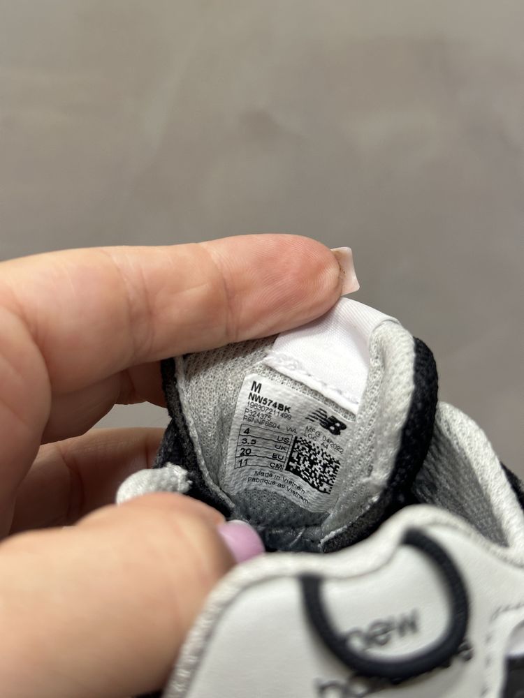 20 номер оригинални New balance маратонки бебе