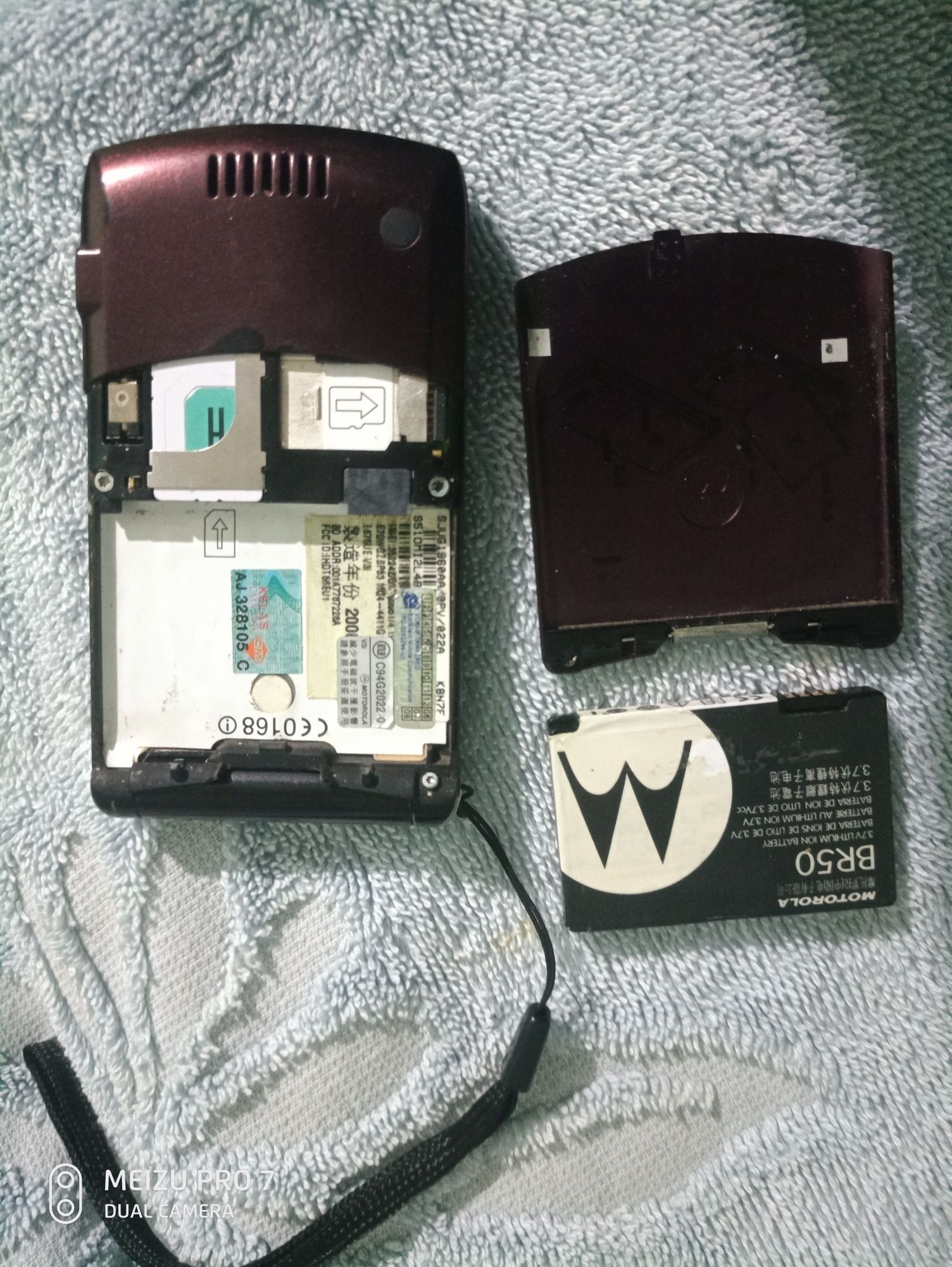 Motorola V3  sotiladi