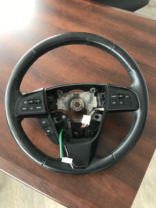Volan Mazda cu piele și comenzi volan