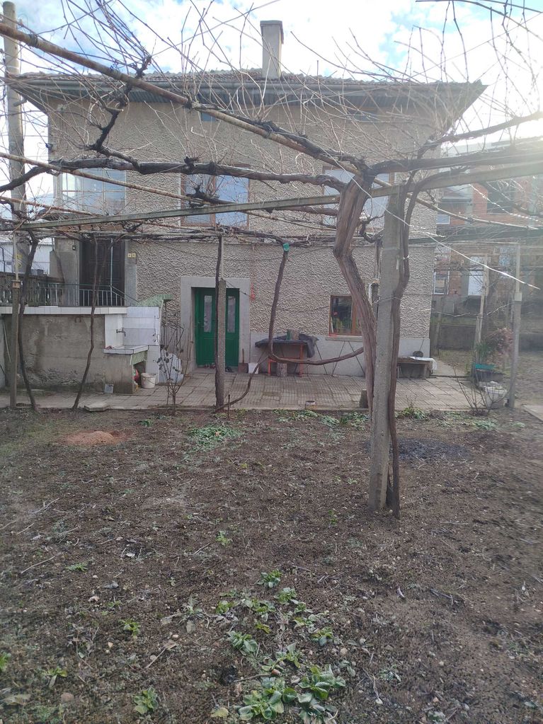 Продава се Къща в с. Ресилово, Област Кюстендил - 100 кв.м за 800 €/кв.м - Снимка #1